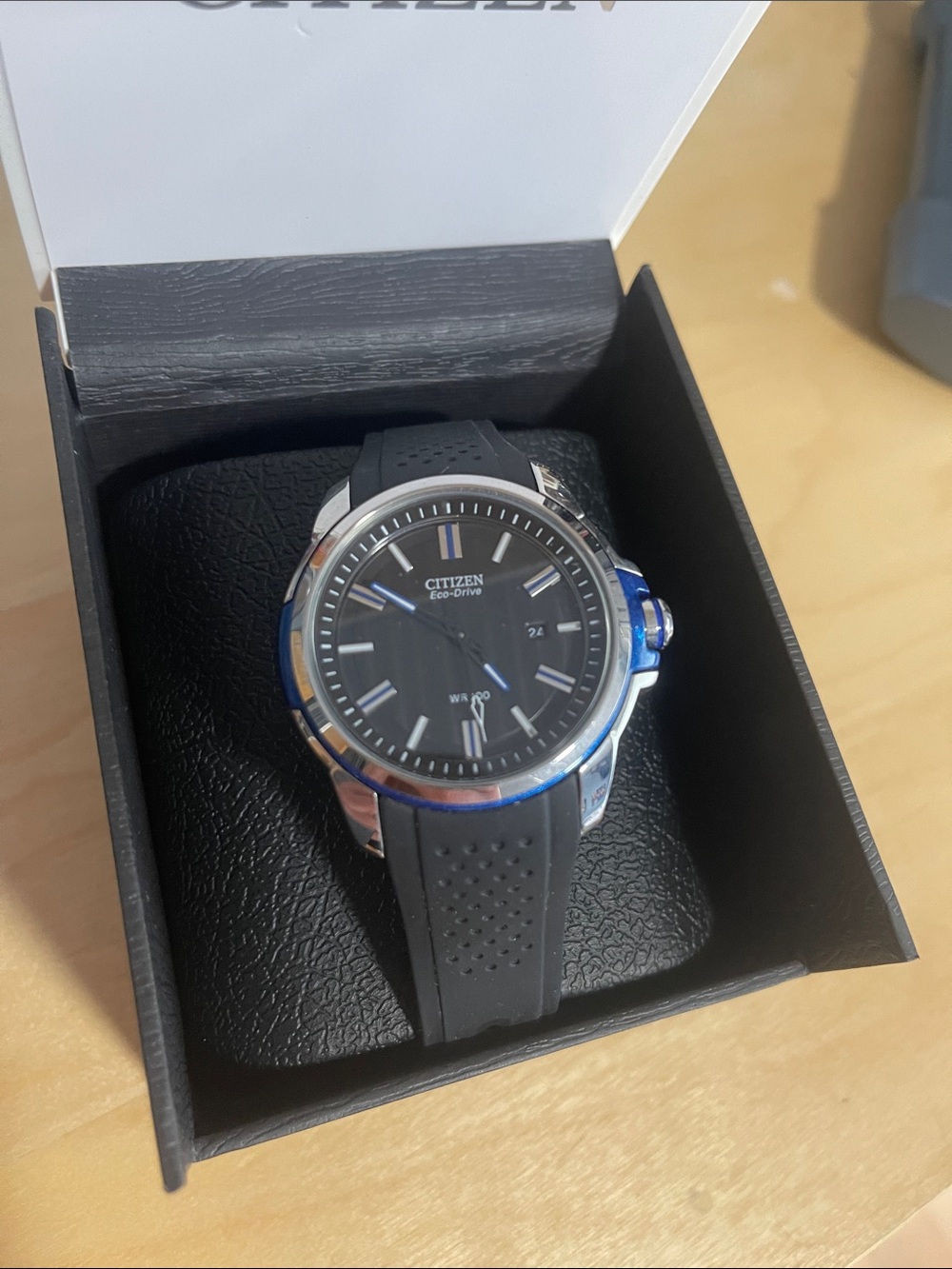 Citizen Stainless steel Wr100 Watch with Rubber strap (Needs new battery)